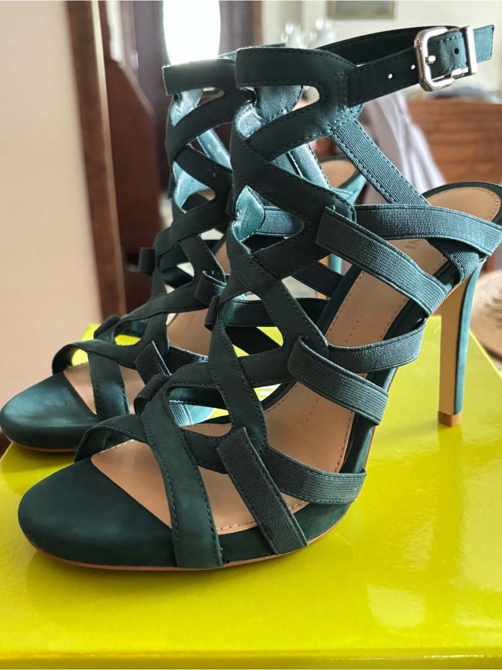 Gianni Bini Sakalla deep green heels